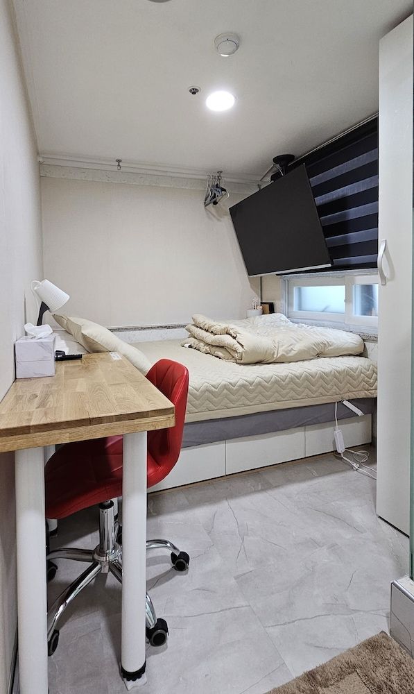 Snowflower Guesthouse Deluxe Double Room, Non Smoking [Fitness coupon + free buffet all day] 24