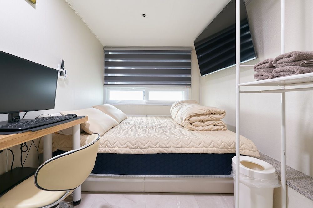 Snowflower Guesthouse Deluxe Double Room, Non Smoking [Fitness coupon + free buffet all day] 2