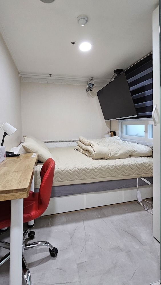 Snowflower Guesthouse Deluxe Double Room, Non Smoking [Fitness coupon + free buffet all day] 3