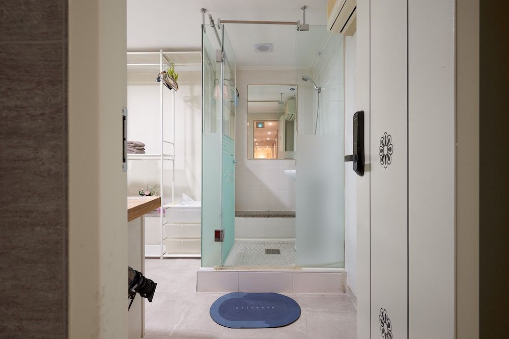 Snowflower Guesthouse Deluxe Double Room, Non Smoking [Fitness coupon + free buffet all day] 6