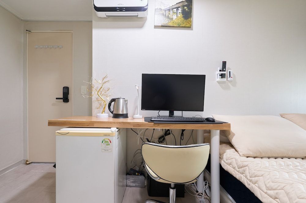 Snowflower Guesthouse Deluxe Double Room, Non Smoking [Fitness coupon + free buffet all day] 22