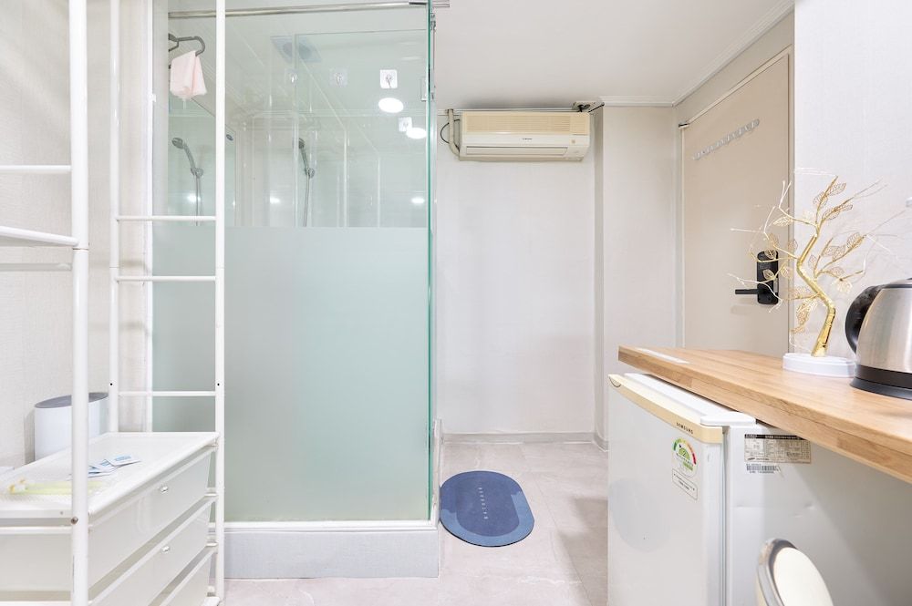 Snowflower Guesthouse Deluxe Double Room, Non Smoking [Fitness coupon + free buffet all day] 9