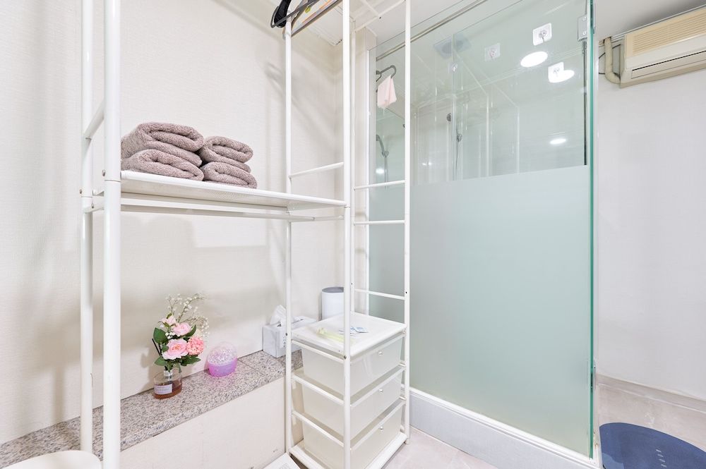 Snowflower Guesthouse Deluxe Double Room, Non Smoking [Fitness coupon + free buffet all day] 7