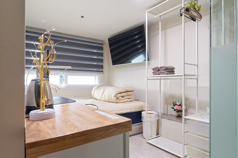 Snowflower Guesthouse Deluxe Double Room, Non Smoking [Fitness coupon + free buffet all day] 21