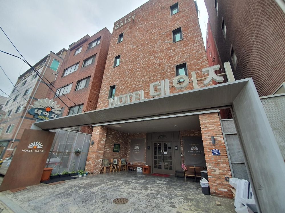 undefined Hotel Daisy 3