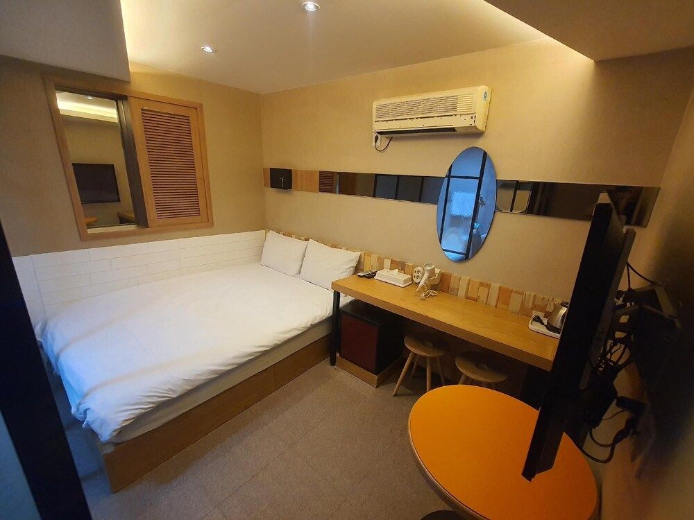 undefined Hotel Daisy 5