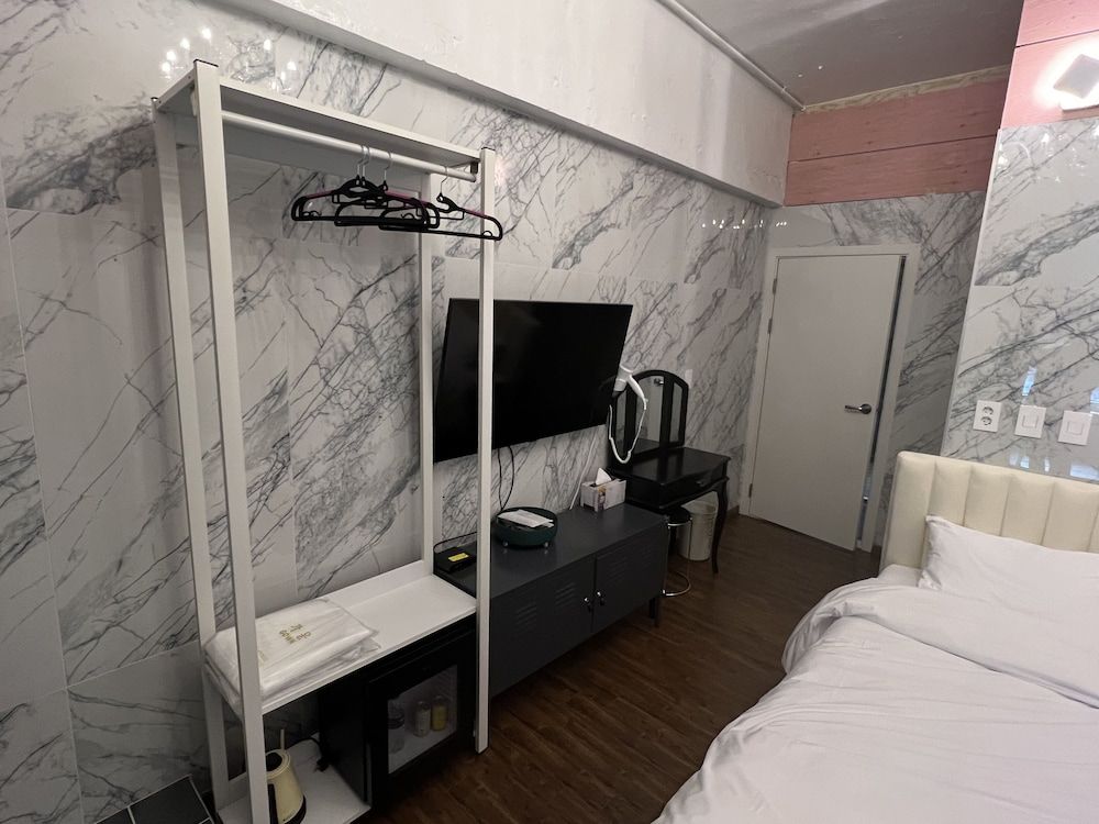 WOO MI GWAN HOTEL Deluxe Double Room 9