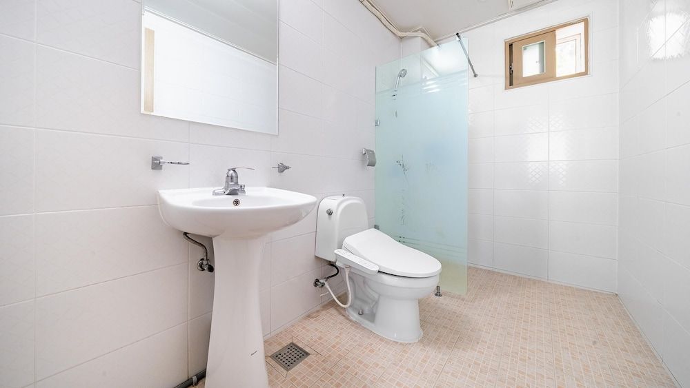 Yangyang Haettuneonchangmoon Pension Basic Room, 1 Bedroom (Lilac) 6