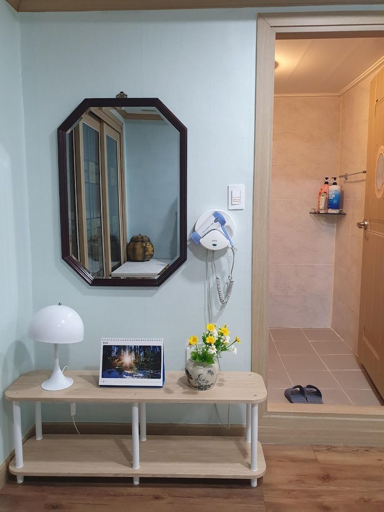 Sokcho Dderak Pension Basic Room, 1 Bedroom (Heabaragi) 9