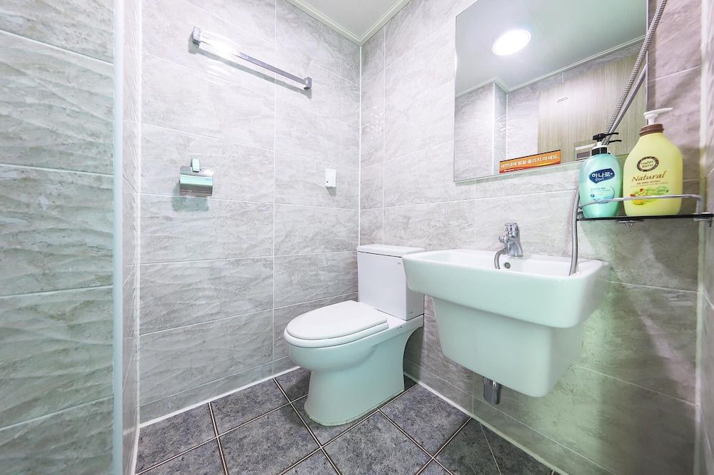 Sokcho Harmony Pension Basic Room, 1 Bedroom (402) 14