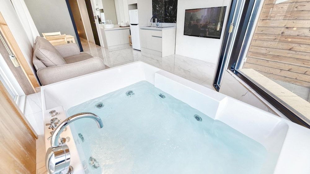 Sokcho Moreve Pension Basic Room, 1 Bedroom (B401(spa /half ocean view)) 8