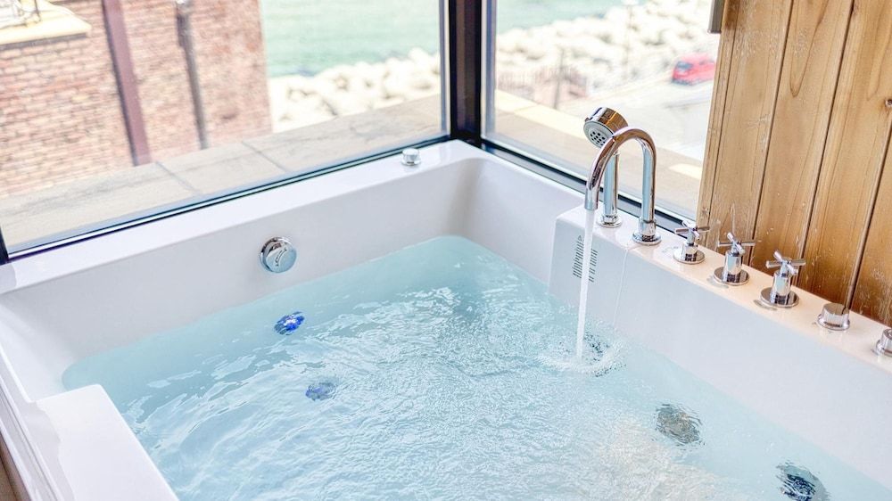 Sokcho Moreve Pension Basic Room, 1 Bedroom (B401(spa /half ocean view)) 7