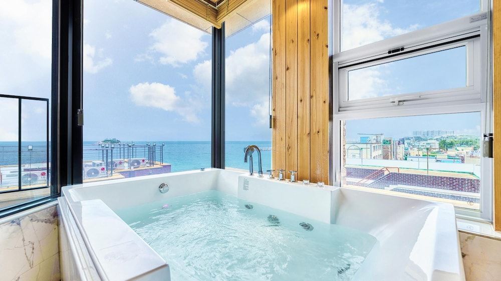 Sokcho Moreve Pension Basic Room, 1 Bedroom (B401(spa /half ocean view)) 6