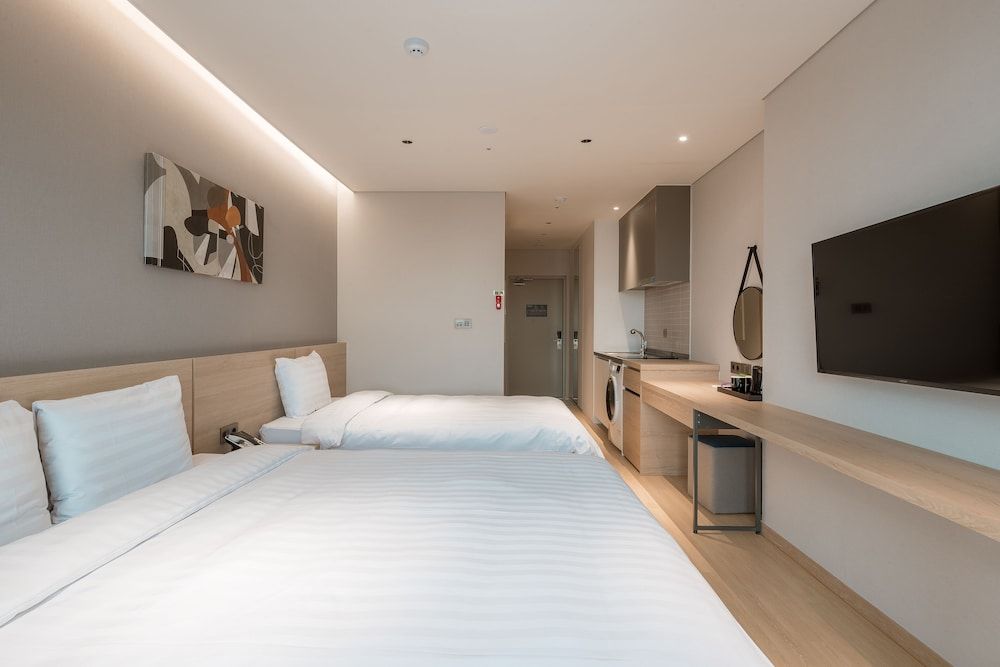 Chestertons Sokcho Family Twin Room (1 Room) 3