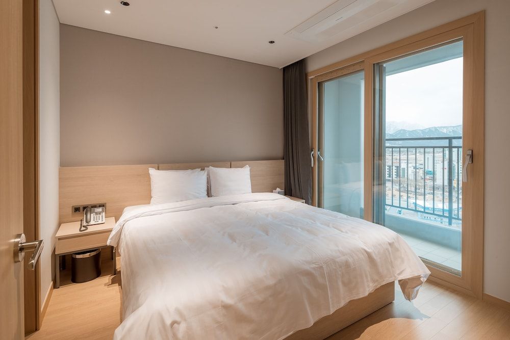 Chestertons Sokcho Superior Double Room (2 Room) 2