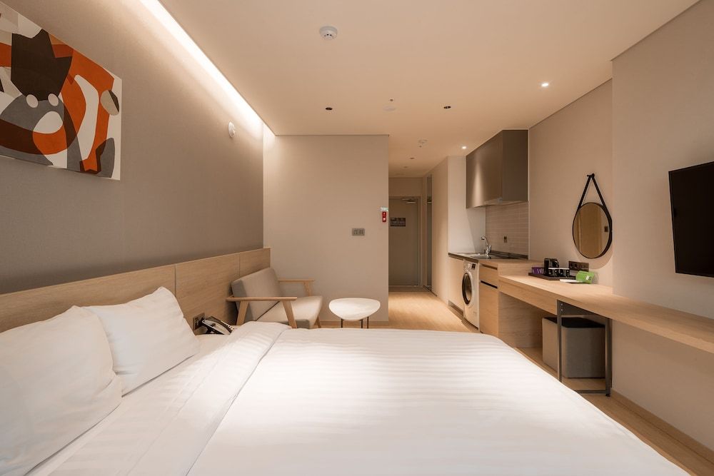 Chestertons Sokcho Standard Double Room (1 Room) 3