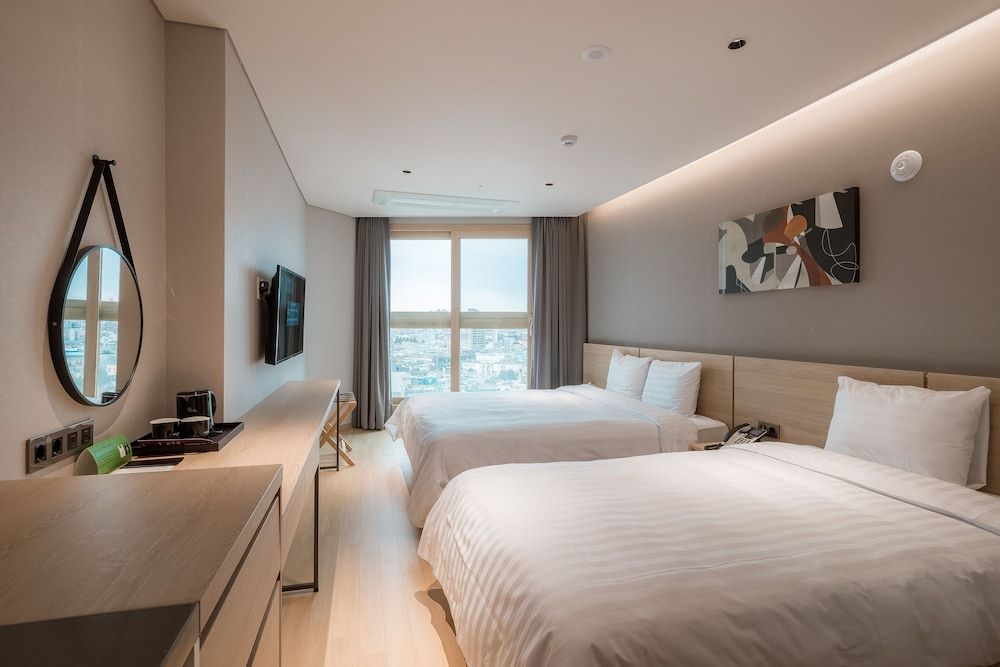 Chestertons Sokcho Family Twin Room (1 Room) 2