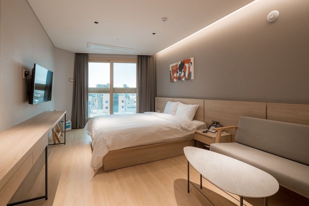 Chestertons Sokcho Standard Double Room (1 Room) 2