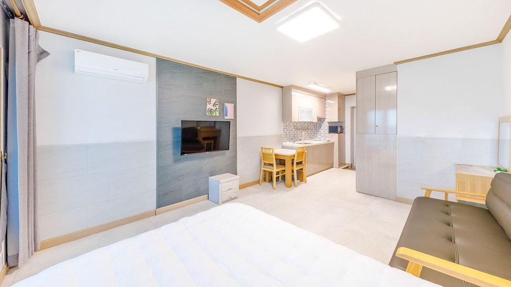 Sokcho Bird Island Pension Basic Room, 1 Bedroom (201(Ocean view)) 4