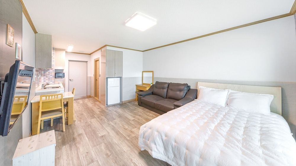 Sokcho Bird Island Pension Basic Room, 1 Bedroom (201(Ocean view))