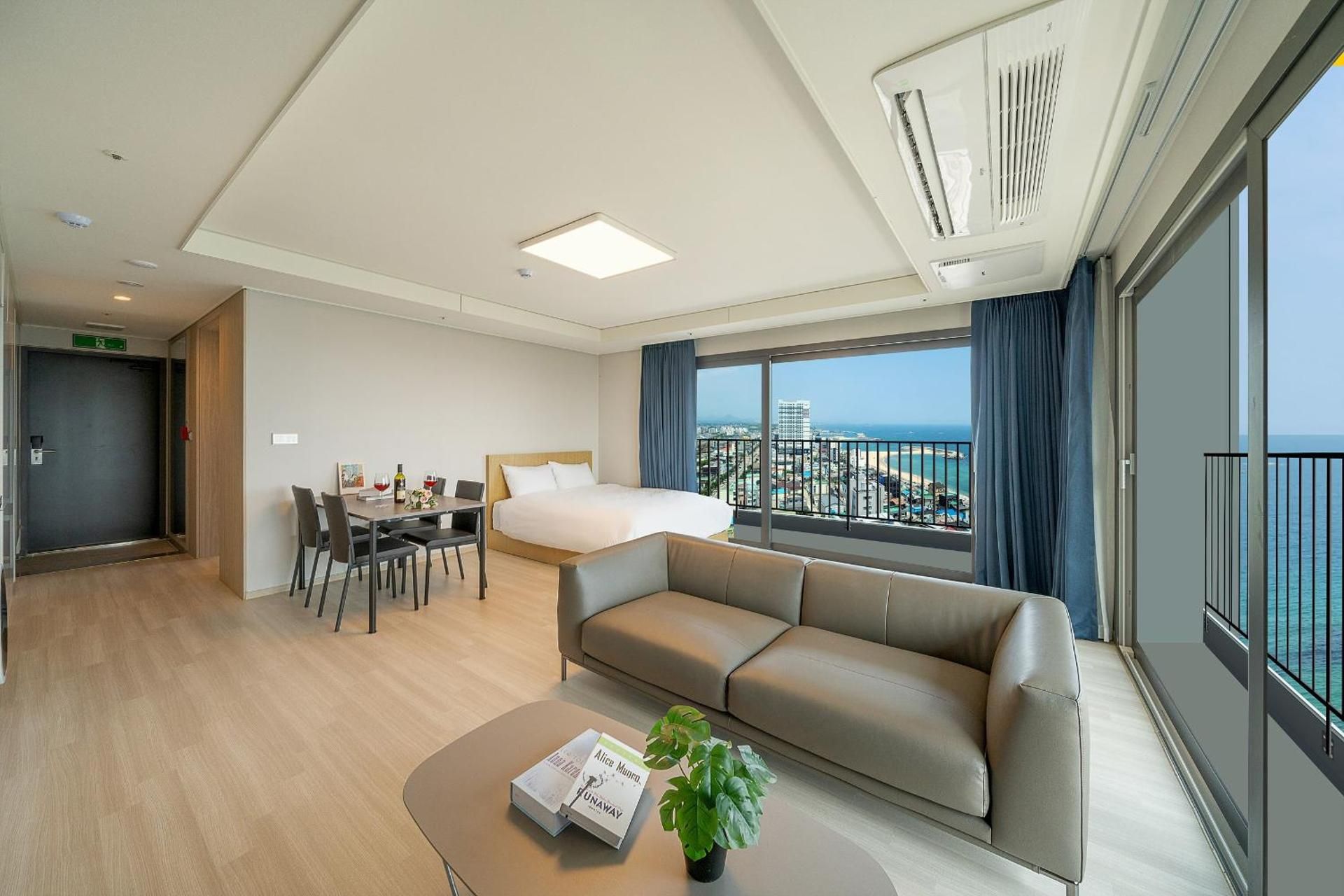 Sokcho I Park Suite Hotel and Resort Quadruple Room 263