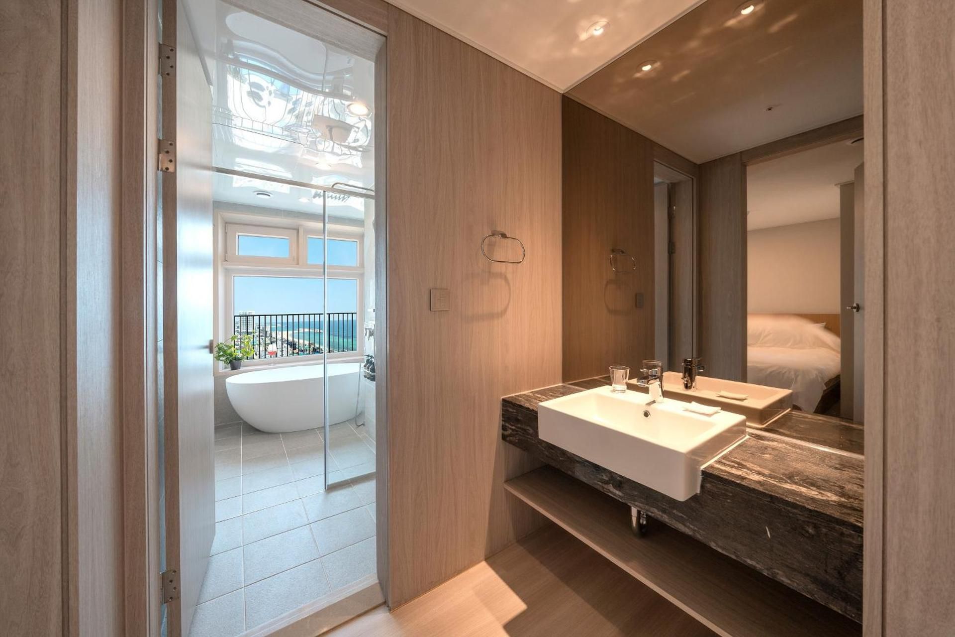 Sokcho I Park Suite Hotel and Resort Quadruple Room 161