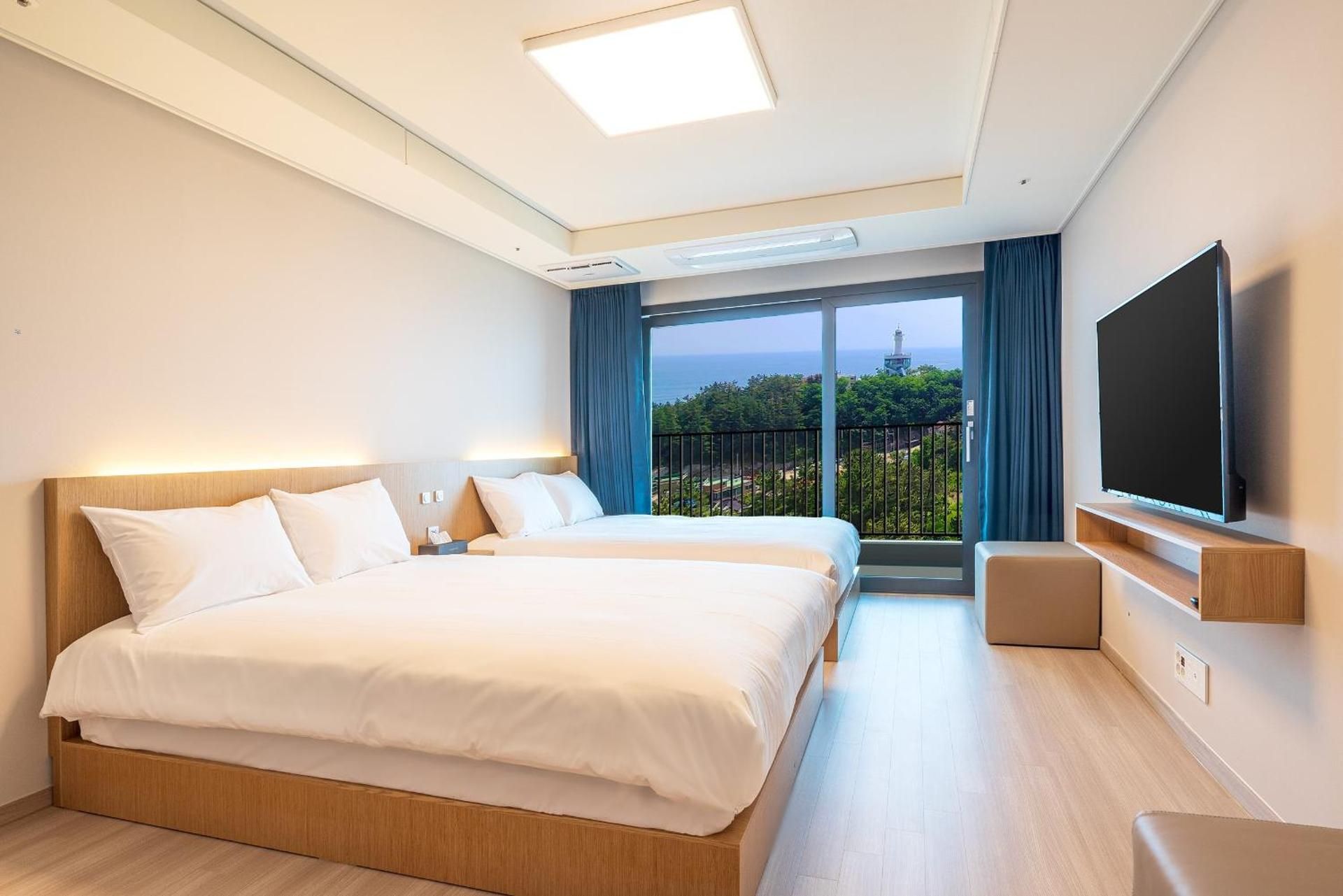 Sokcho I Park Suite Hotel and Resort Quadruple Room 76