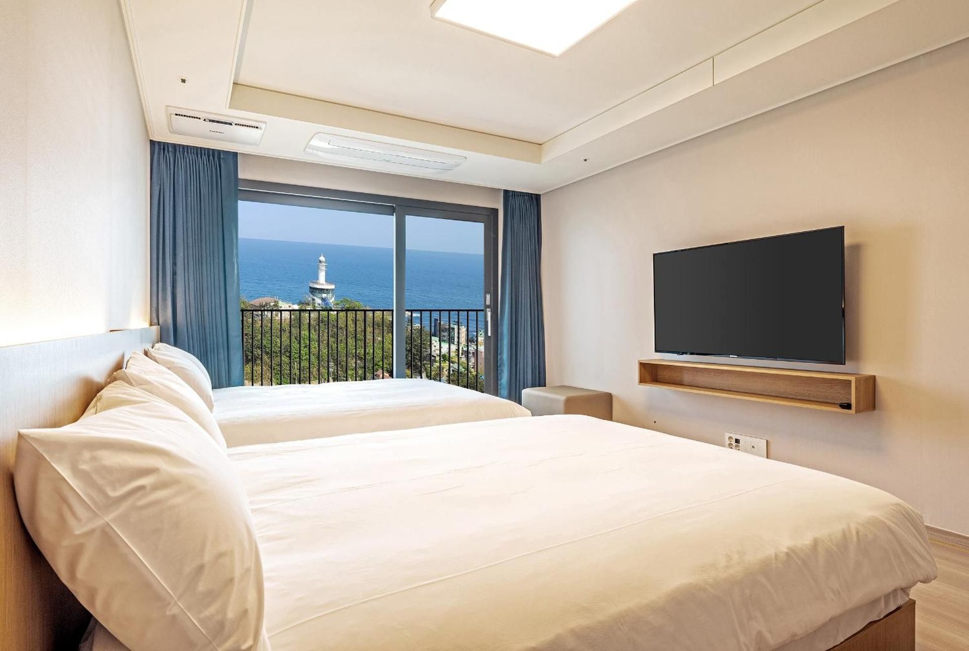 Sokcho I Park Suite Hotel and Resort Quadruple Room 96