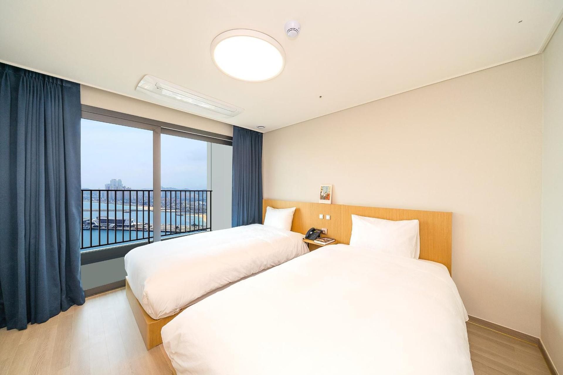 Sokcho I Park Suite Hotel and Resort Quadruple Room 107