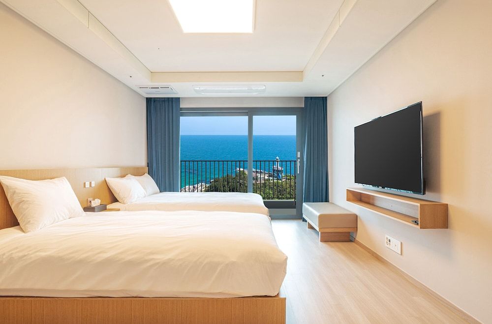 Sokcho I Park Suite Hotel and Resort Panorama Ocean View Deluxe Twin 2