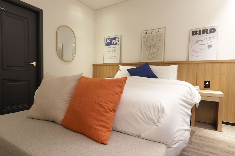 YAJA Hotel Premium Room 4