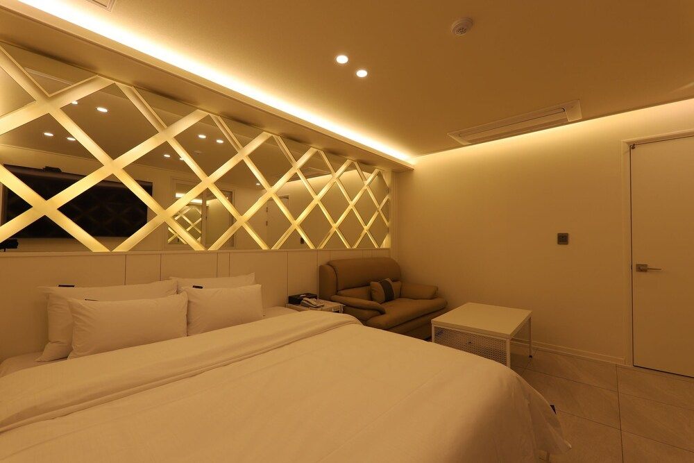 Hotel Browndot Chungjang Deluxe Double Room 7