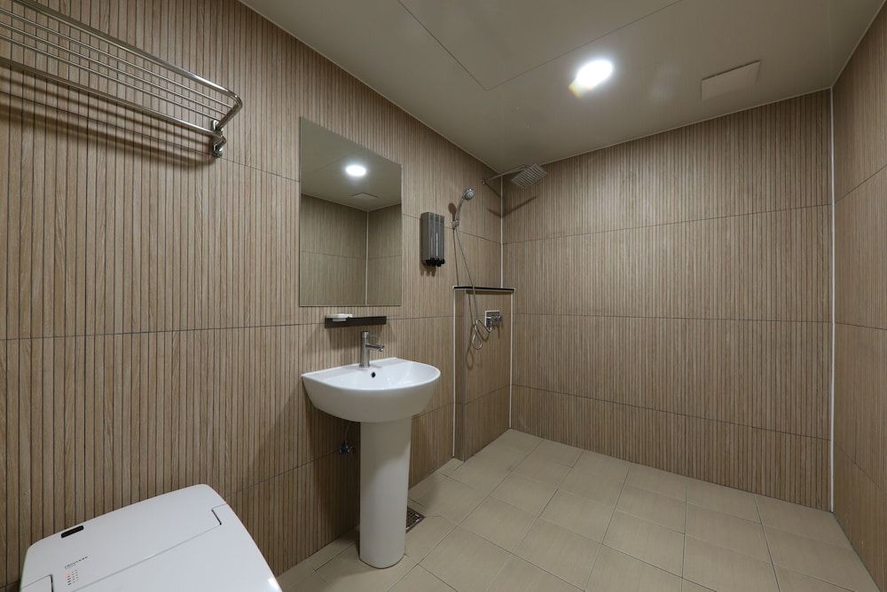 Hotel Browndot Chungjang Standard Double Room 4