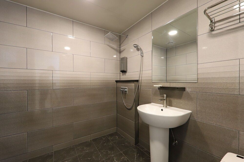 Hotel Browndot Chungjang Deluxe Double Room 8