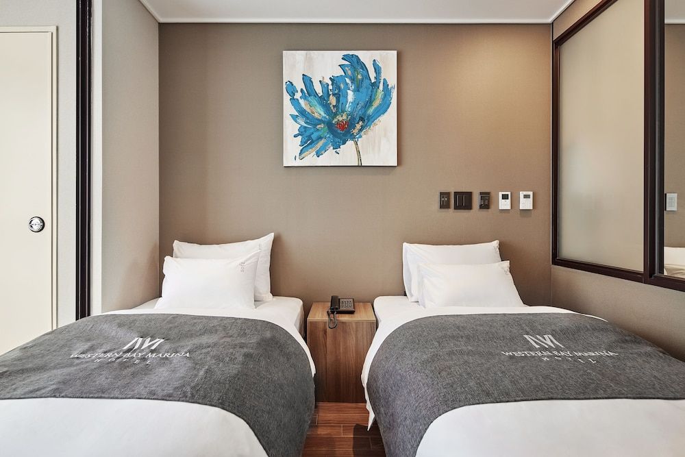 Western Bay Marina Hotel Standard Twin Room 2