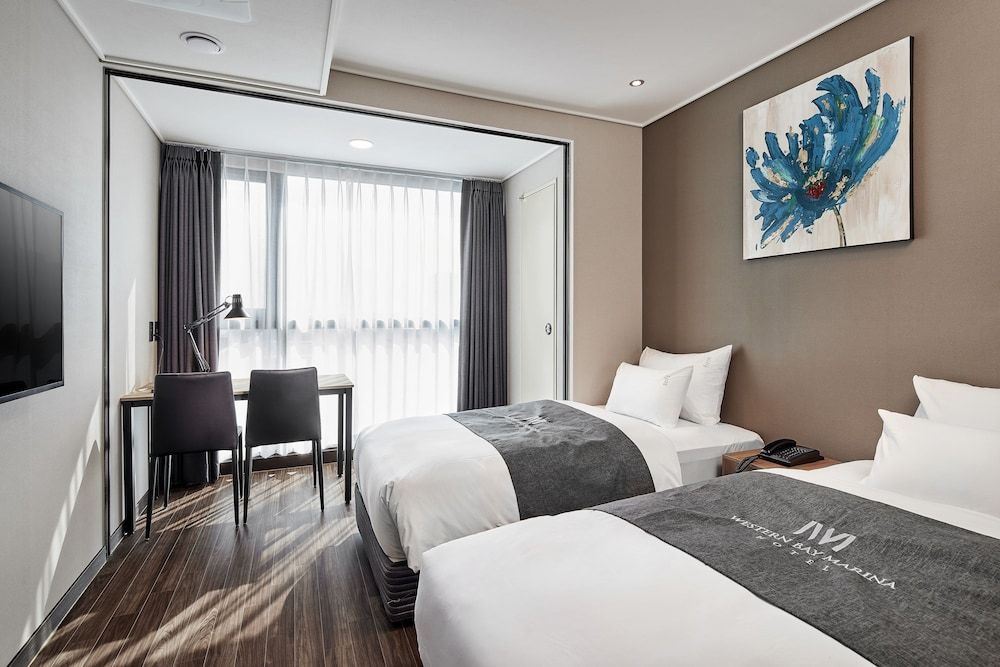 Western Bay Marina Hotel