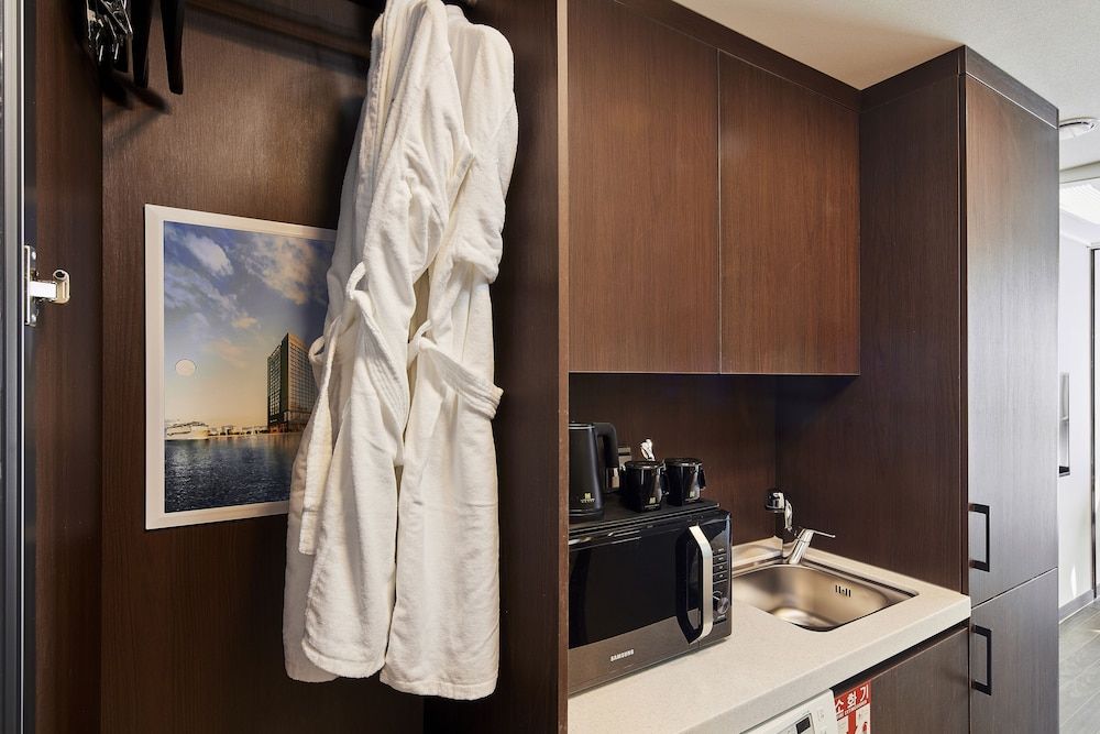 Western Bay Marina Hotel Standard Twin Room 3