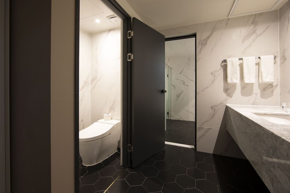 Brown Dot Hotel - Jangsaengpo Deluxe Twin, Ocean View 8