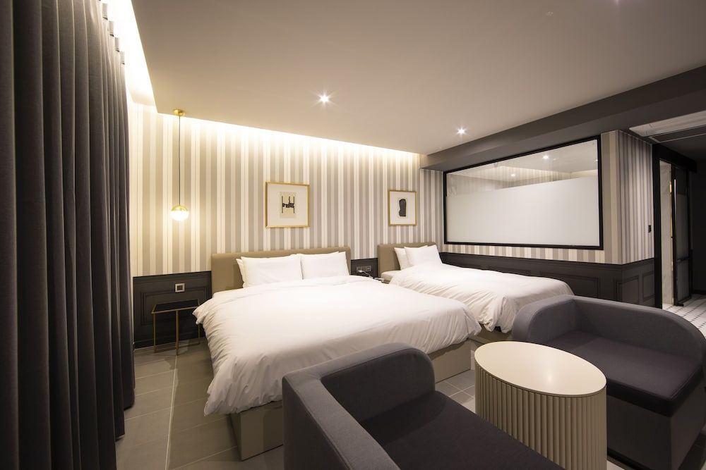 Brown Dot Hotel - Jangsaengpo Deluxe Family Twin, Ocean View 5