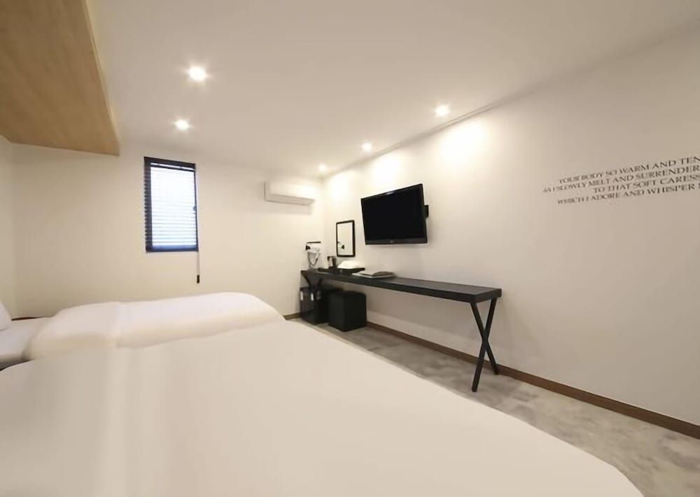 B&F Hotel Business Twin Room, Multiple Beds 2