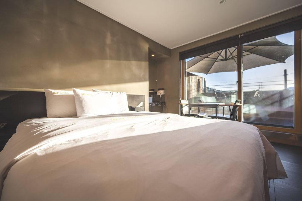 B&F Hotel Deluxe Double Room, 1 Double Bed, Terrace, Beachfront 3