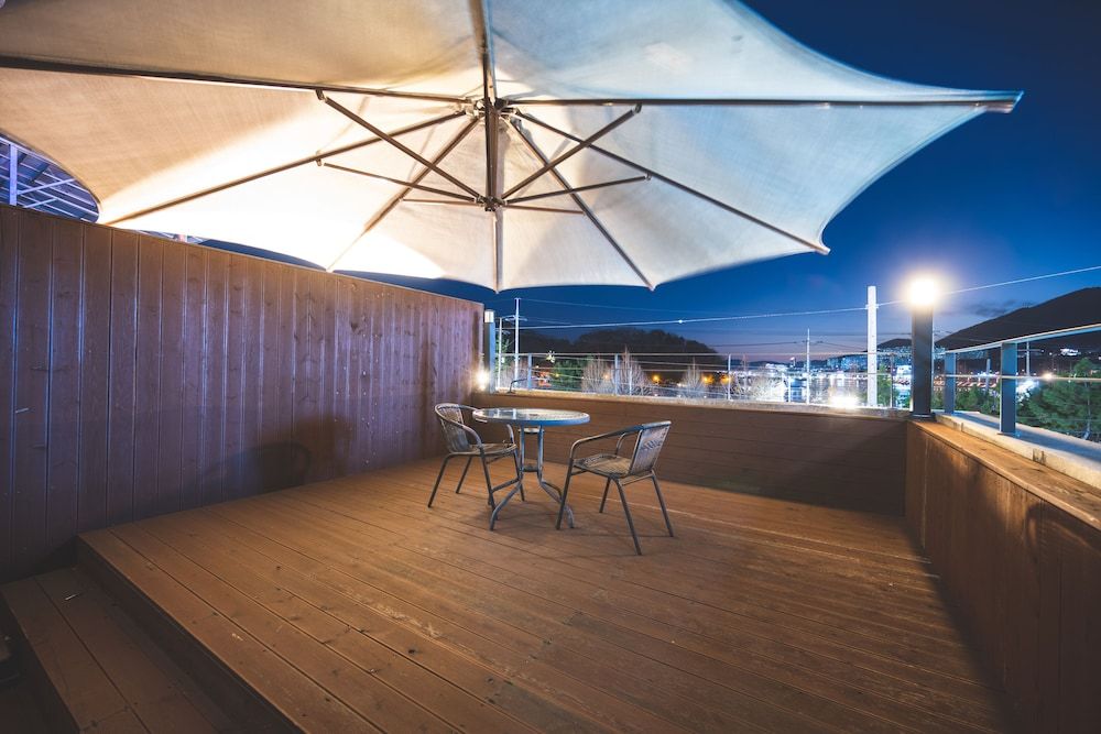 B&F Hotel Deluxe Double Room, 1 Double Bed, Terrace, Beachfront 5