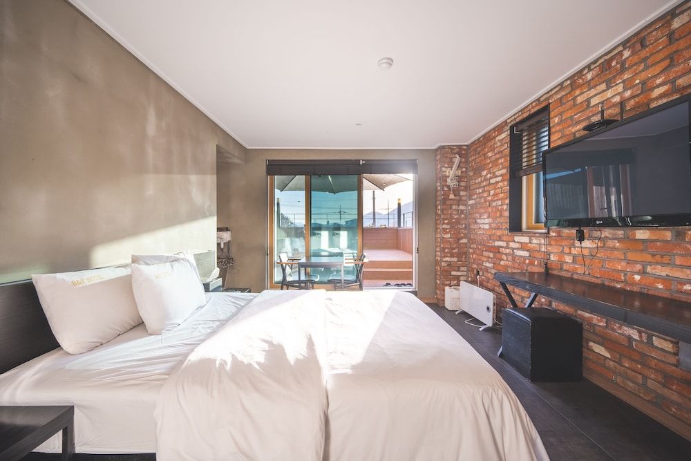 B&F Hotel Deluxe Double Room, 1 Double Bed, Terrace, Beachfront 9