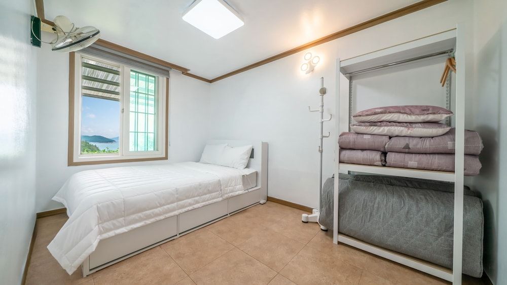 Yeosu Dulggot Pension Basic Room, 2 Bedrooms (SARANGCHO) 4