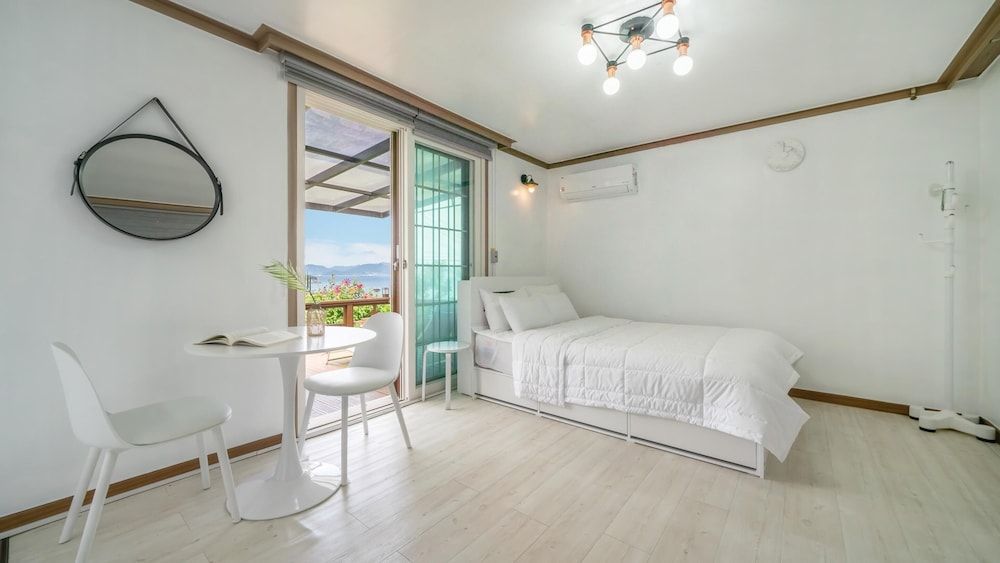 Yeosu Dulggot Pension Basic Room, 2 Bedrooms (SARANGCHO)