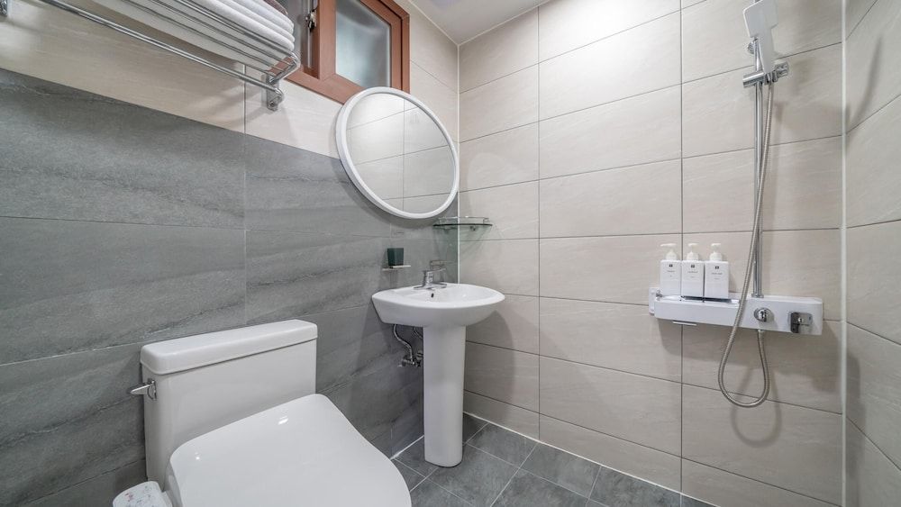 Yeosu Dulggot Pension Basic Room, 2 Bedrooms (SARANGCHO) 9