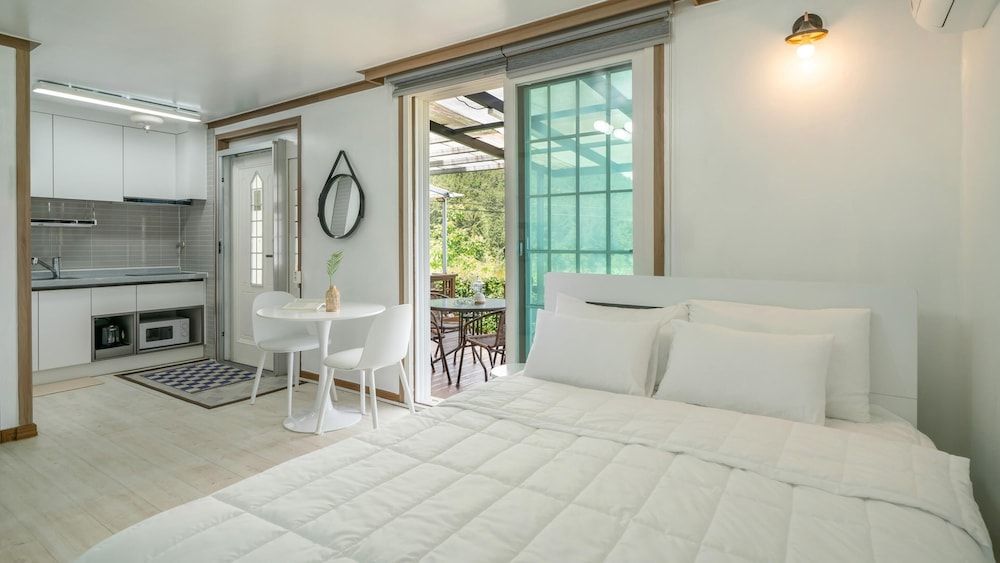 Yeosu Dulggot Pension Basic Room, 2 Bedrooms (SARANGCHO) 5