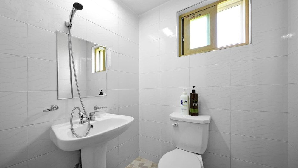 Yeosu Hwangto Pension Basic Room, 1 Bedroom (A201(Oceanview)) 3