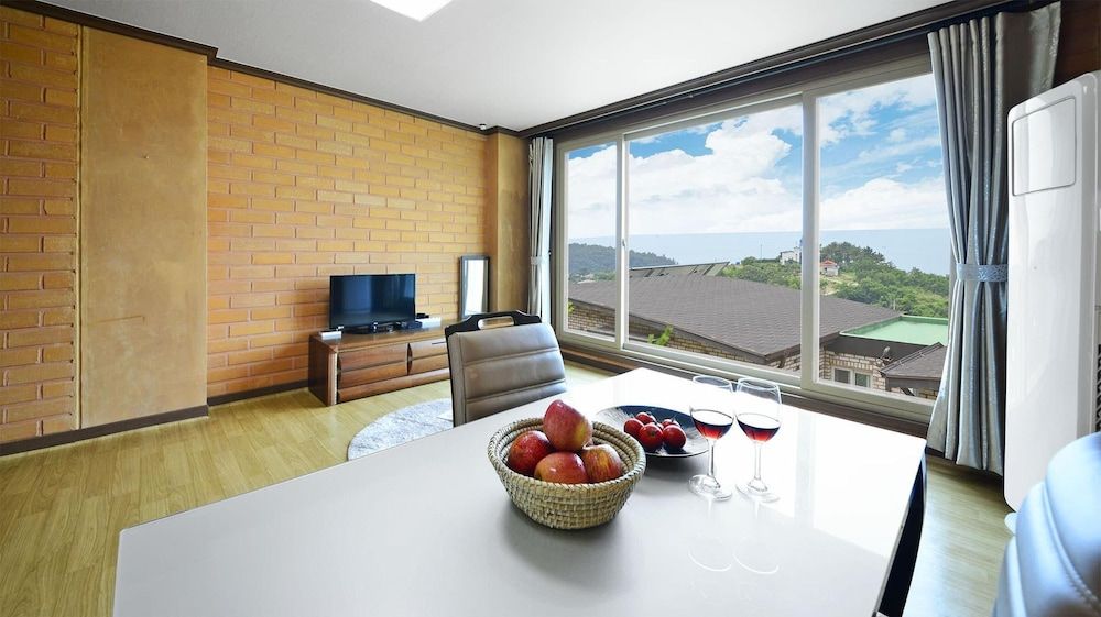 Yeosu Hwangto Pension Basic Room, 1 Bedroom (A101(Oceanview)) 5