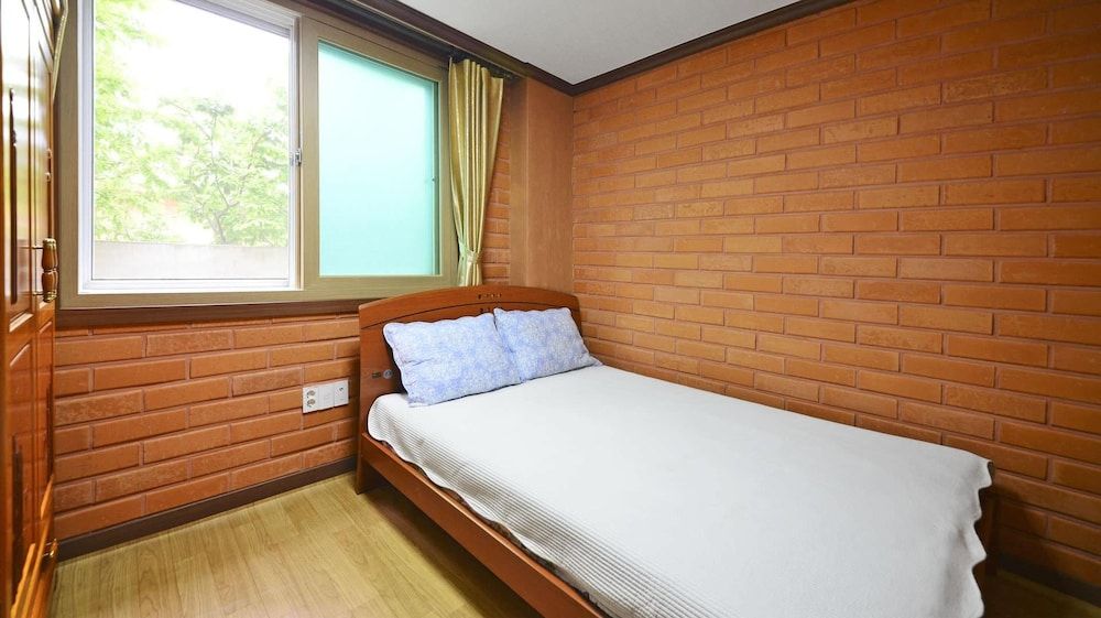 Yeosu Hwangto Pension Basic Room, 1 Bedroom (A101(Oceanview)) 2
